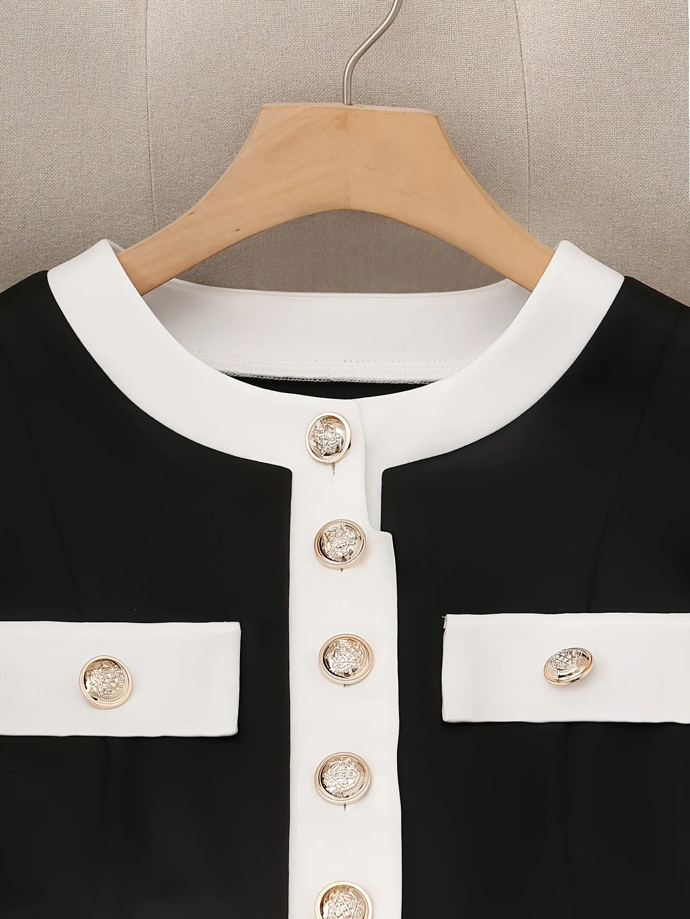 Ailigou 2022 New Aummer 2 Piece Suit Patchwork Black White O-Neck Long Sleeve Pocket Button Button Mini Hip Skirt Female Set