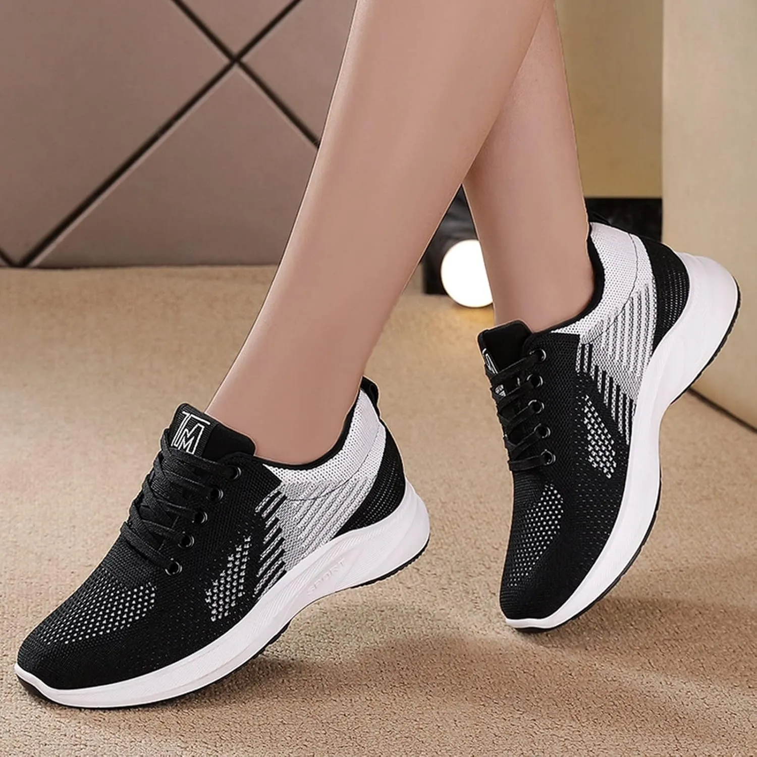 Workout Shoes for Women Lace Up Thick Sole Solid Color Walking Sneakers Lightweight Breathable Casual Running Sneakers